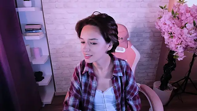 VivianLy  online show from September 2025 11:06:01 AM