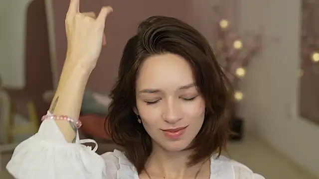 VivianLy  online show from December 2024 07:38:01 AM