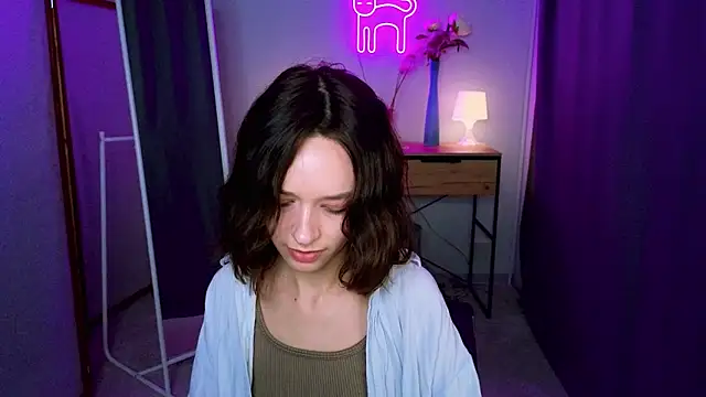 VivianLy  online show from February 2025 03:39:01 PM