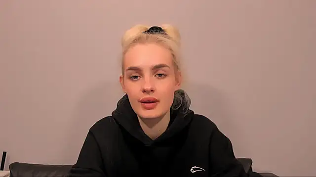 OliviaKisss online show from February 2026 08:20:02 PM