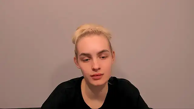 OliviaKisss online show from February 2026 07:04:01 PM