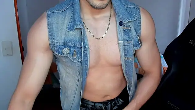 Snapshot of Tommy_Bred chatting on July 2026 07:47:02 PM Tommy Bred online show from July 2026 07:47:02 PM