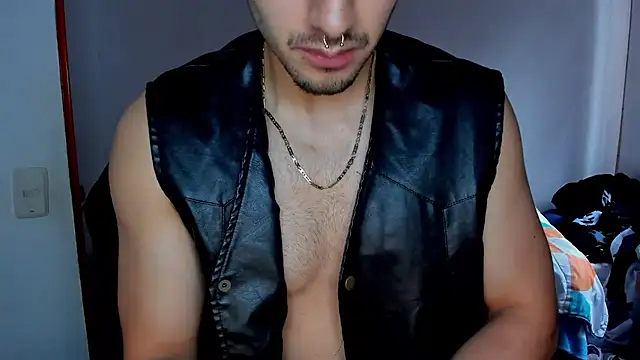 Snapshot of Tommy_Bred chatting on July 2026 07:14:02 PM Tommy Bred online show from July 2026 07:14:02 PM