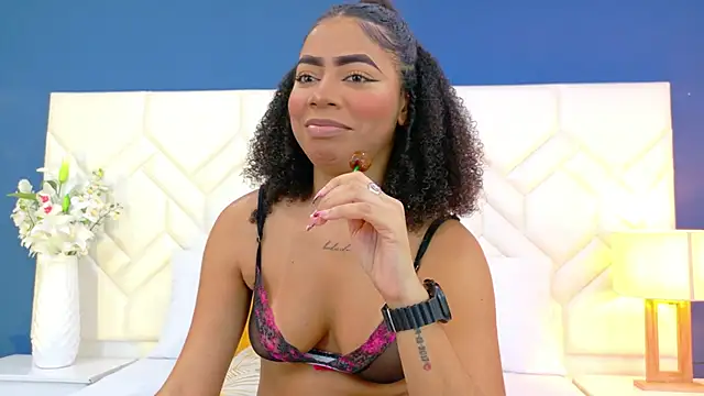 Snapshot of Tyra_Kane chatting on October 2025 04:02:02 AM Tyra Kane online show from October 2025 04:02:02 AM