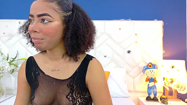 Snapshot of Tyra_Kane chatting on October 2025 05:11:01 AM Tyra Kane online show from October 2025 05:11:01 AM