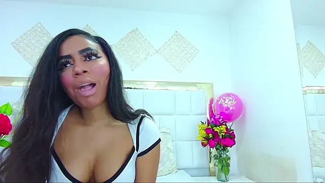 Snapshot of Tyra_Kane chatting on March 2025 04:41:02 AM Tyra Kane online show from March 2025 04:41:02 AM