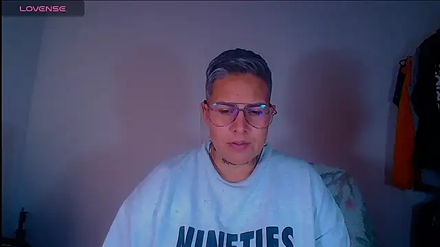 Yessi rousse online show from November 2025 07:25:01 PM