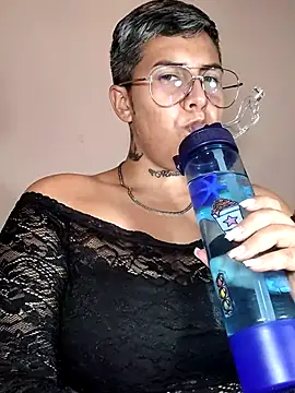 Yessi rousse online show from January 2026 11:33:02 PM