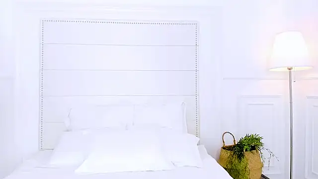 NaomiYuu online show from November 2025 02:27:01 AM