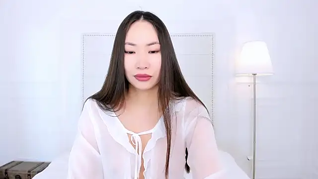 NaomiYuu online show from May 2026 01:38:02 AM