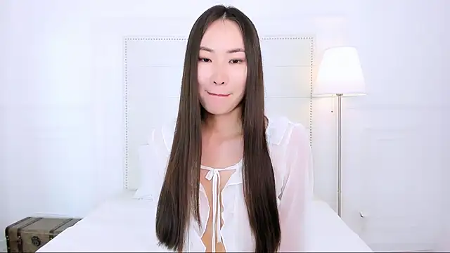 NaomiYuu online show from May 2026 10:44:01 AM