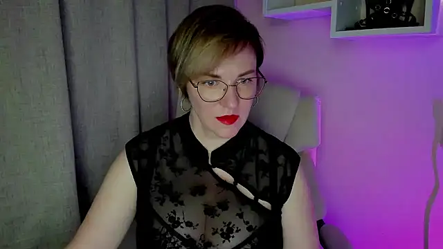 Snapshot of feliziaDesire chatting on July 2026 06:18:01 AM feliziaDesire online show from July 2026 06:18:01 AM