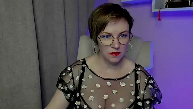 Snapshot of feliziaDesire chatting on June 2026 06:29:01 AM feliziaDesire online show from June 2026 06:29:01 AM