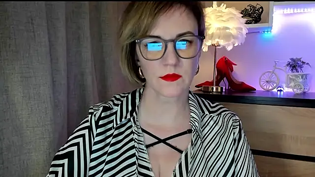 Snapshot of feliziaDesire chatting on October 2025 01:12:01 PM feliziaDesire online show from October 2025 01:12:01 PM