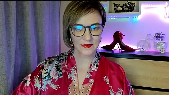 Snapshot of feliziaDesire chatting on October 2025 12:50:02 PM feliziaDesire online show from October 2025 12:50:02 PM