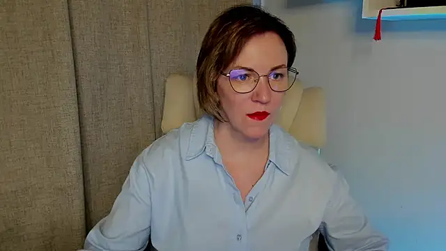 Snapshot of feliziaDesire chatting on May 2026 06:28:02 AM feliziaDesire online show from May 2026 06:28:02 AM