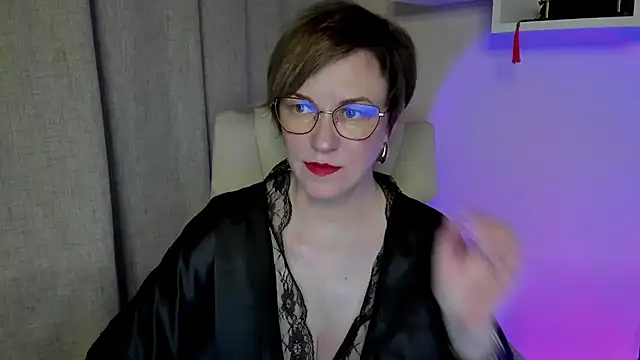 Snapshot of feliziaDesire chatting on June 2026 06:46:01 AM feliziaDesire online show from June 2026 06:46:01 AM