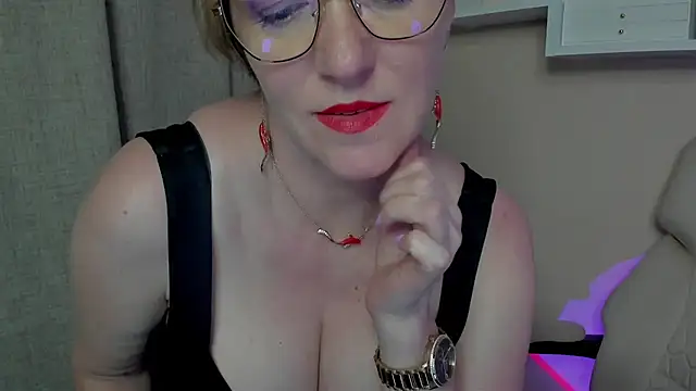 Snapshot of feliziaDesire chatting on August 2026 03:49:01 PM feliziaDesire online show from August 2026 03:49:01 PM