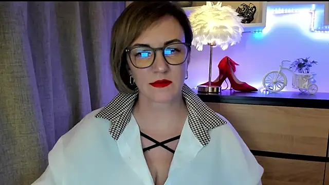 Snapshot of feliziaDesire chatting on October 2025 12:49:01 PM feliziaDesire online show from October 2025 12:49:01 PM