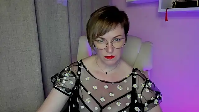 Snapshot of feliziaDesire chatting on June 2026 05:06:01 PM feliziaDesire online show from June 2026 05:06:01 PM