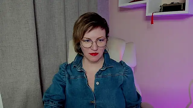 Snapshot of feliziaDesire chatting on May 2026 11:43:01 AM feliziaDesire online show from May 2026 11:43:01 AM