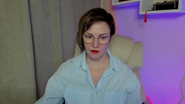 Snapshot of feliziaDesire chatting on May 2026 02:02:01 PM feliziaDesire online show from May 2026 02:02:01 PM