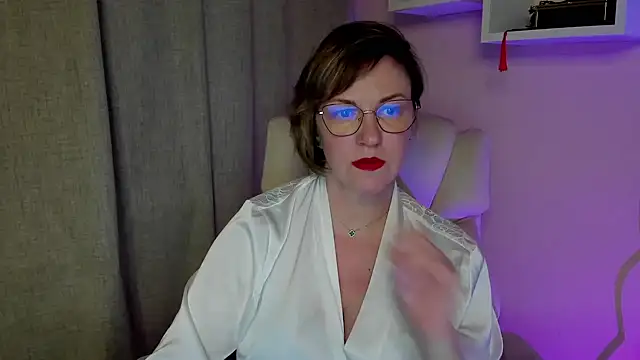 Snapshot of feliziaDesire chatting on May 2026 06:12:01 PM feliziaDesire online show from May 2026 06:12:01 PM