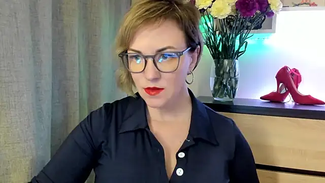 Snapshot of feliziaDesire chatting on October 2025 01:08:02 PM feliziaDesire online show from October 2025 01:08:02 PM