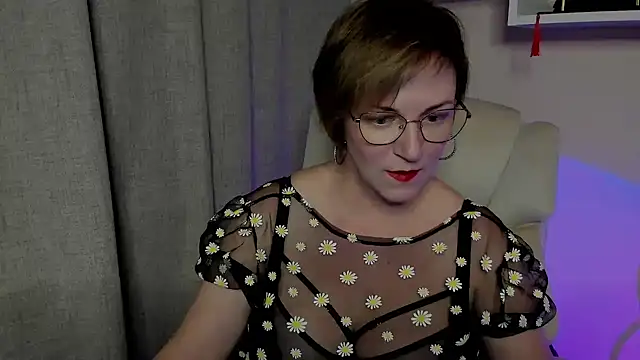 Snapshot of feliziaDesire chatting on June 2026 04:27:01 PM feliziaDesire online show from June 2026 04:27:01 PM