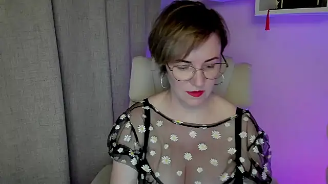 Snapshot of feliziaDesire chatting on June 2026 04:56:01 PM feliziaDesire online show from June 2026 04:56:01 PM