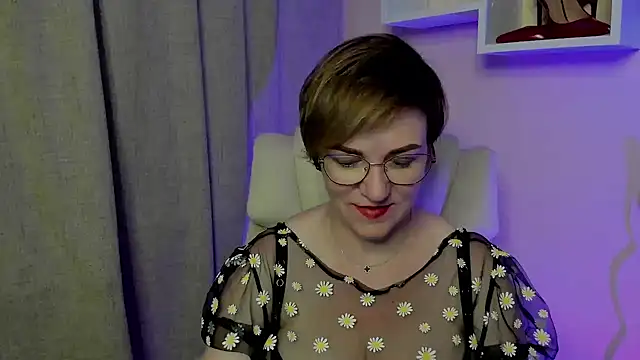 Snapshot of feliziaDesire chatting on June 2026 07:14:02 PM feliziaDesire online show from June 2026 07:14:02 PM