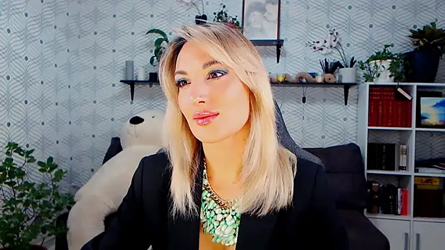 Snapshot of MillaXQueen chatting on November 2025 02:42:01 PM MillaXQueen online show from November 2025 02:42:01 PM