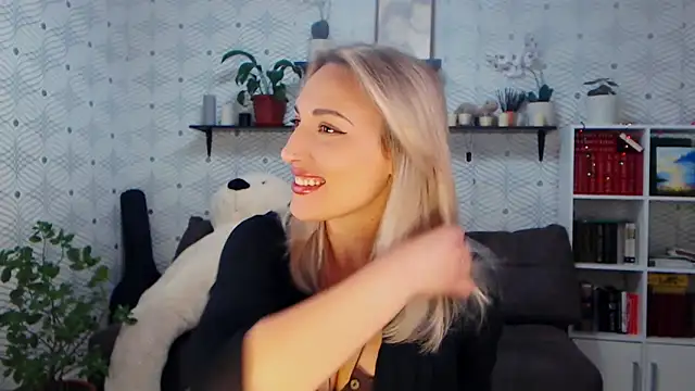 MillaXQueen online show from March 2026 11:52:02 AM