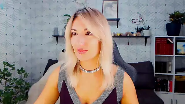 Snapshot of MillaXQueen chatting on November 2025 01:59:02 PM MillaXQueen online show from November 2025 01:59:02 PM