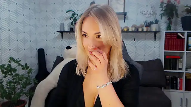 MillaXQueen online show from March 2026 02:54:02 PM
