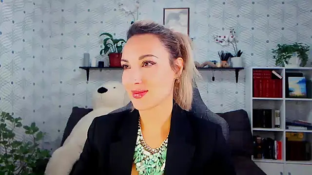 Snapshot of MillaXQueen chatting on October 2025 03:01:01 PM MillaXQueen online show from October 2025 03:01:01 PM