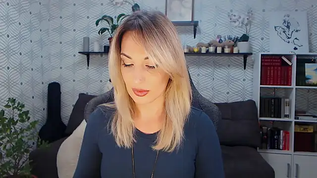 MillaXQueen online show from May 2026 01:18:02 PM
