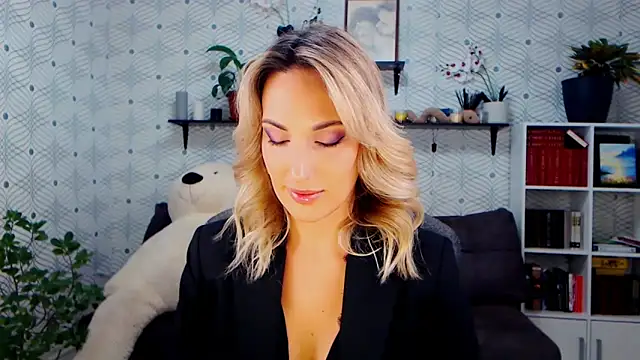 Snapshot of MillaXQueen chatting on November 2025 12:53:02 PM MillaXQueen online show from November 2025 12:53:02 PM