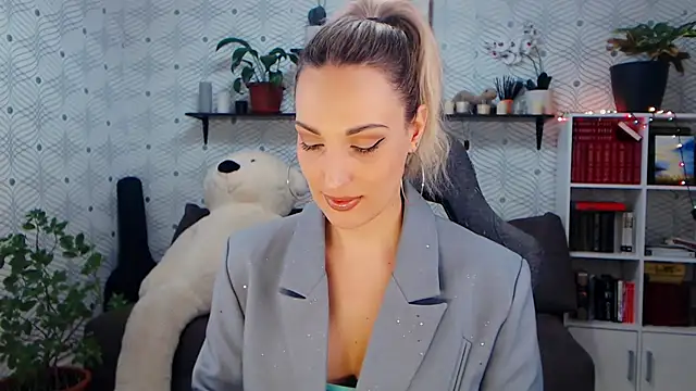 MillaXQueen online show from March 2026 12:20:02 PM