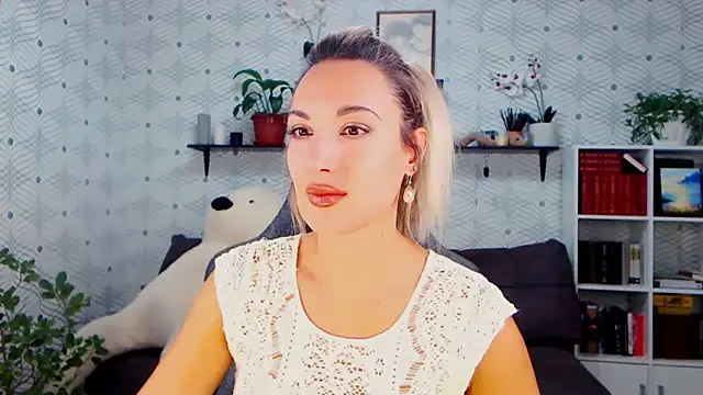 Snapshot of MillaXQueen chatting on October 2025 02:03:02 PM MillaXQueen online show from October 2025 02:03:02 PM