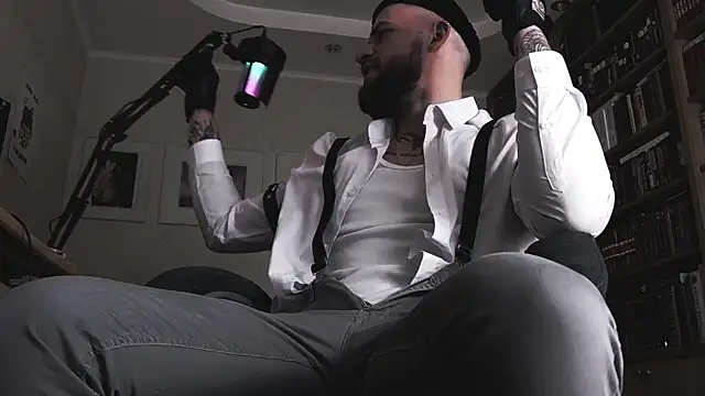 Snapshot of FindomJason chatting on January 2026 01:04:02 PM FindomJason online show from January 2026 01:04:02 PM