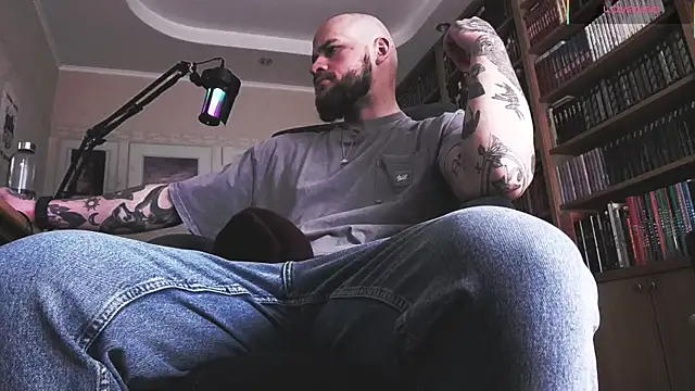 Snapshot of FindomJason chatting on February 2026 10:44:01 AM FindomJason online show from February 2026 10:44:01 AM