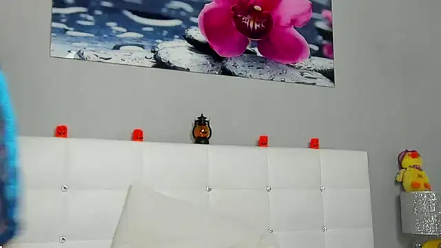 JuliaHunts online show from October 2025 10:56:02 AM