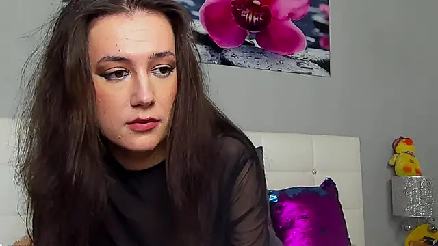 JuliaHunts online show from November 2025 12:19:02 PM