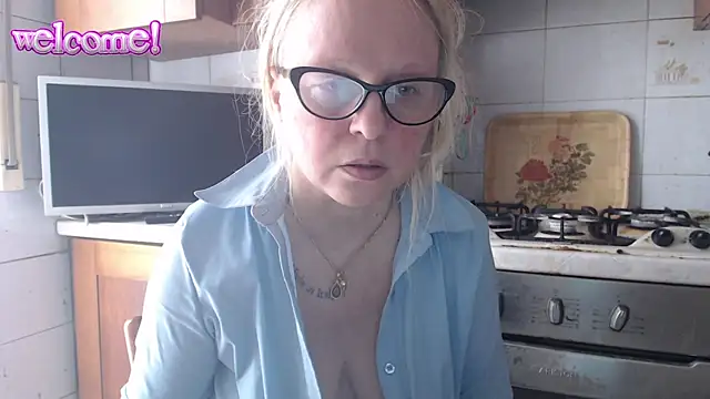 Snapshot of martachatte chatting on April 2026 10:09:02 AM martachatte online show from April 2026 10:09:02 AM