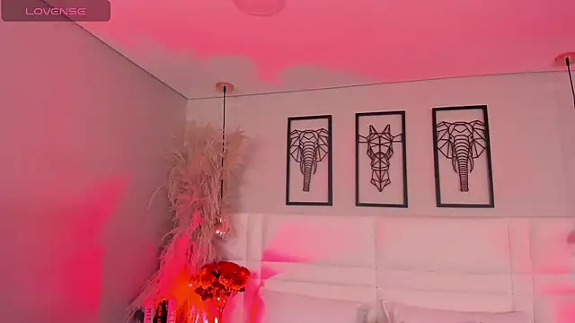 Rebeca jones online show from November 2025 12:31:01 PM