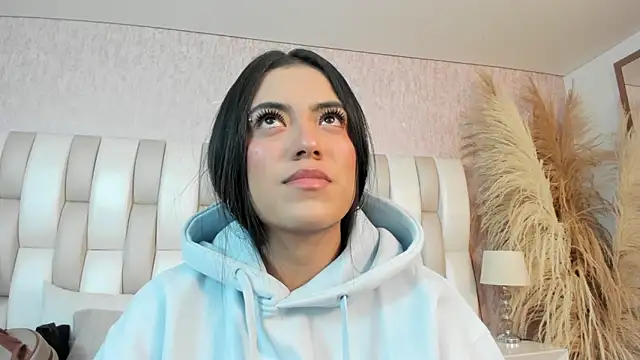 Snapshot of Rebeca_jones chatting on April 2026 12:09:01 PM Rebeca jones online show from April 2026 12:09:01 PM