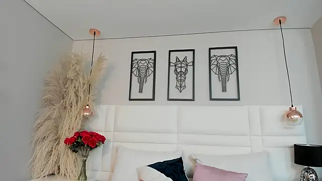 Rebeca jones online show from October 2025 12:17:01 PM