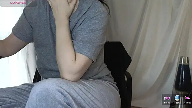 Mia G0ld online show from January 2026 03:27:01 PM