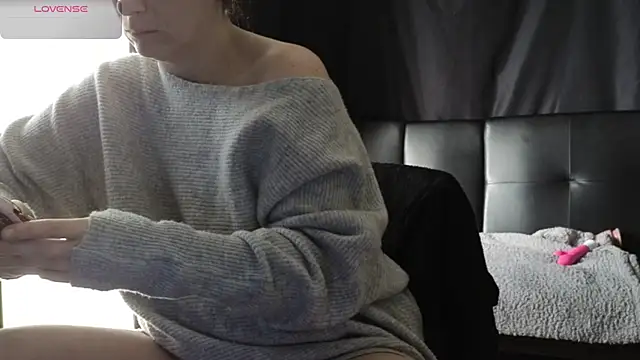 Mia G0ld online show from March 2026 02:25:01 PM